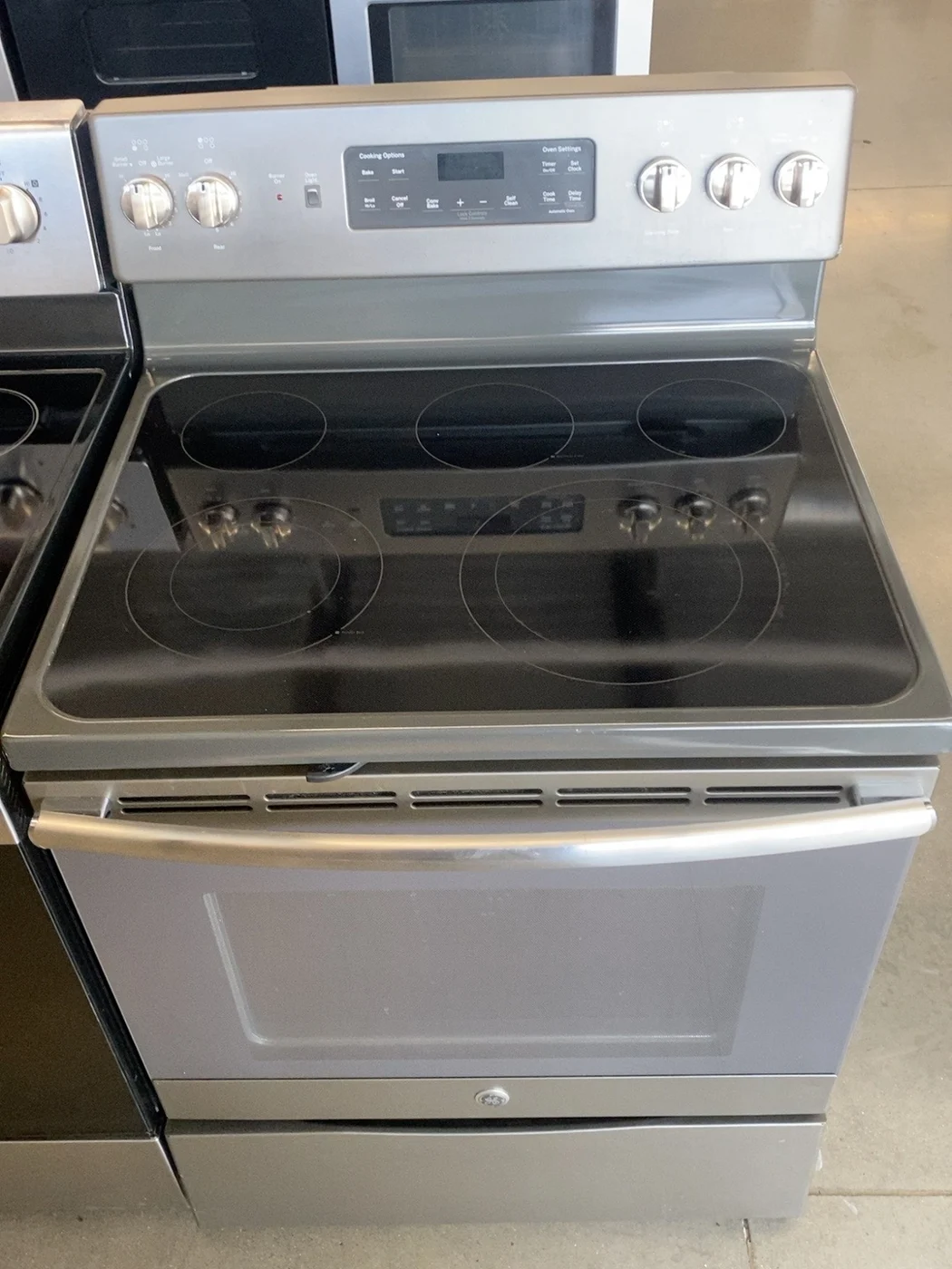GE Electric range · glass cooktop